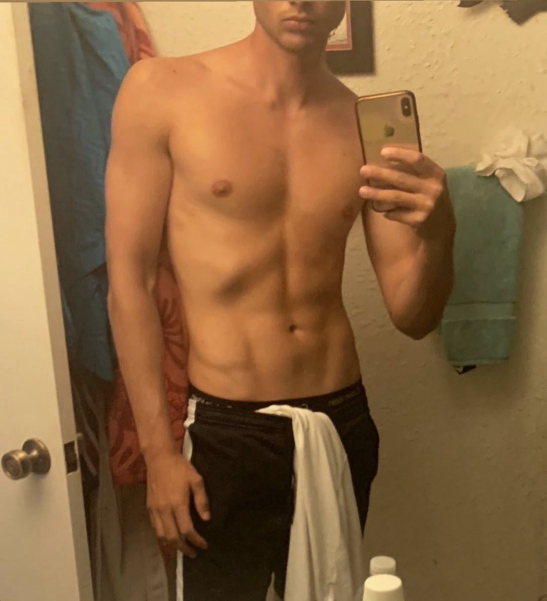 sansprejuges's tweet photo. his thirst strap photos are always so hilarious bc u could tell how much of a retired sIut he was https://t.co/ZhReblLN5N