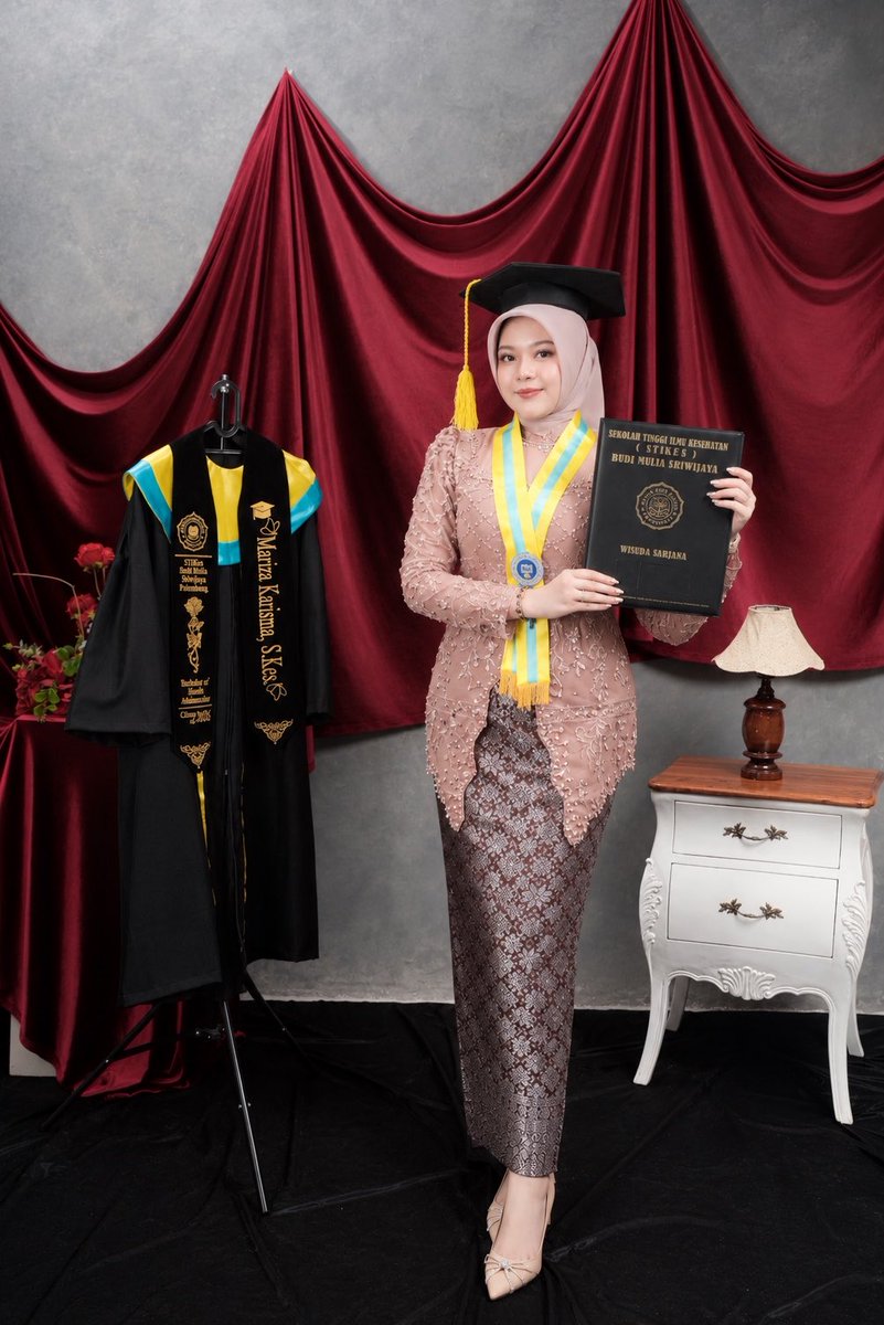 minisreoo's tweet photo. last but not least, teruntukku terima kasih telah bertahan sejauh ini. terima kasih karena tidak menyerah di tengah lelah, keraguan, dan terus melangkah sampai di titik ini. semua perjuangan, dan pengorbanan akhirnya membuktikan bahwa setiap proses tidak pernah sia-sia🤍 https://t.co/52MF5q7FQa
