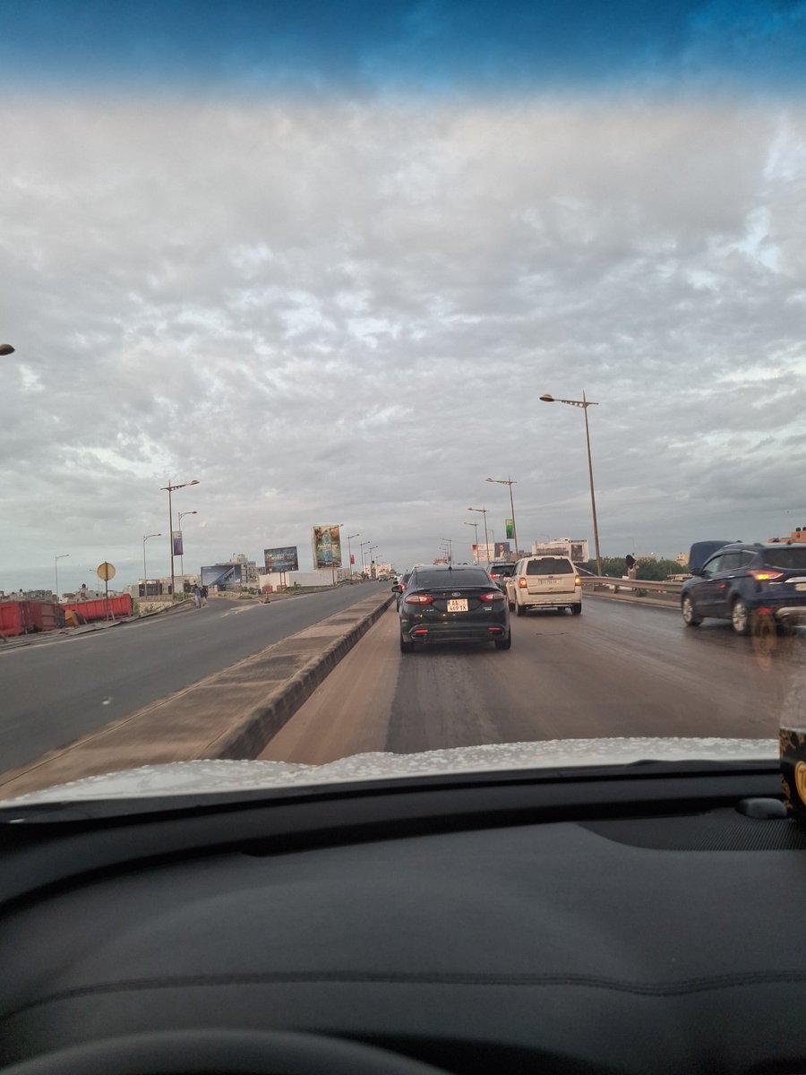 Dourah's tweet photo. Prenez pas l'autoroute elle est barrée. Seule VDN est accessible pour aller en ville https://t.co/d342ytQCer