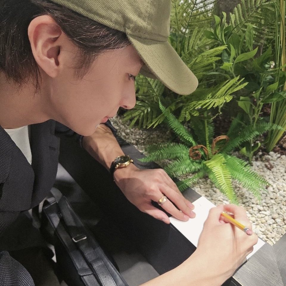 yourrubyx's tweet photo. แอนตันเขียนอะไรลูก . . https://t.co/LHXuKKoWu3