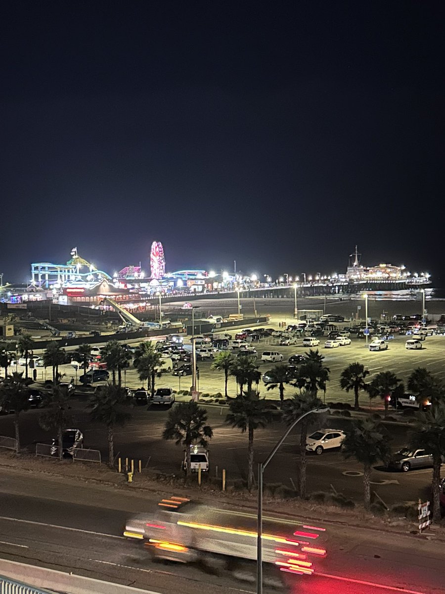 eringi3010's tweet photo. 9月後半Route 66を通ってアメリカ横断してきました🇺🇸
1日目:LA着→Santa Monica
2日目:ディズニーランドパーク(半日だけなのでアドベンチャーは諦めた😭) https://t.co/OZYNr6FulE
