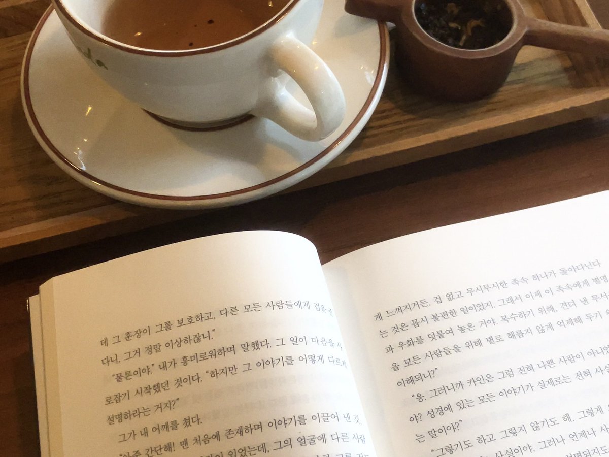 kinggiini's tweet photo. 날씨가 추워졌으니.....    따뜻한 차를...~~~🍵🍵 https://t.co/KXO7T2FTI1