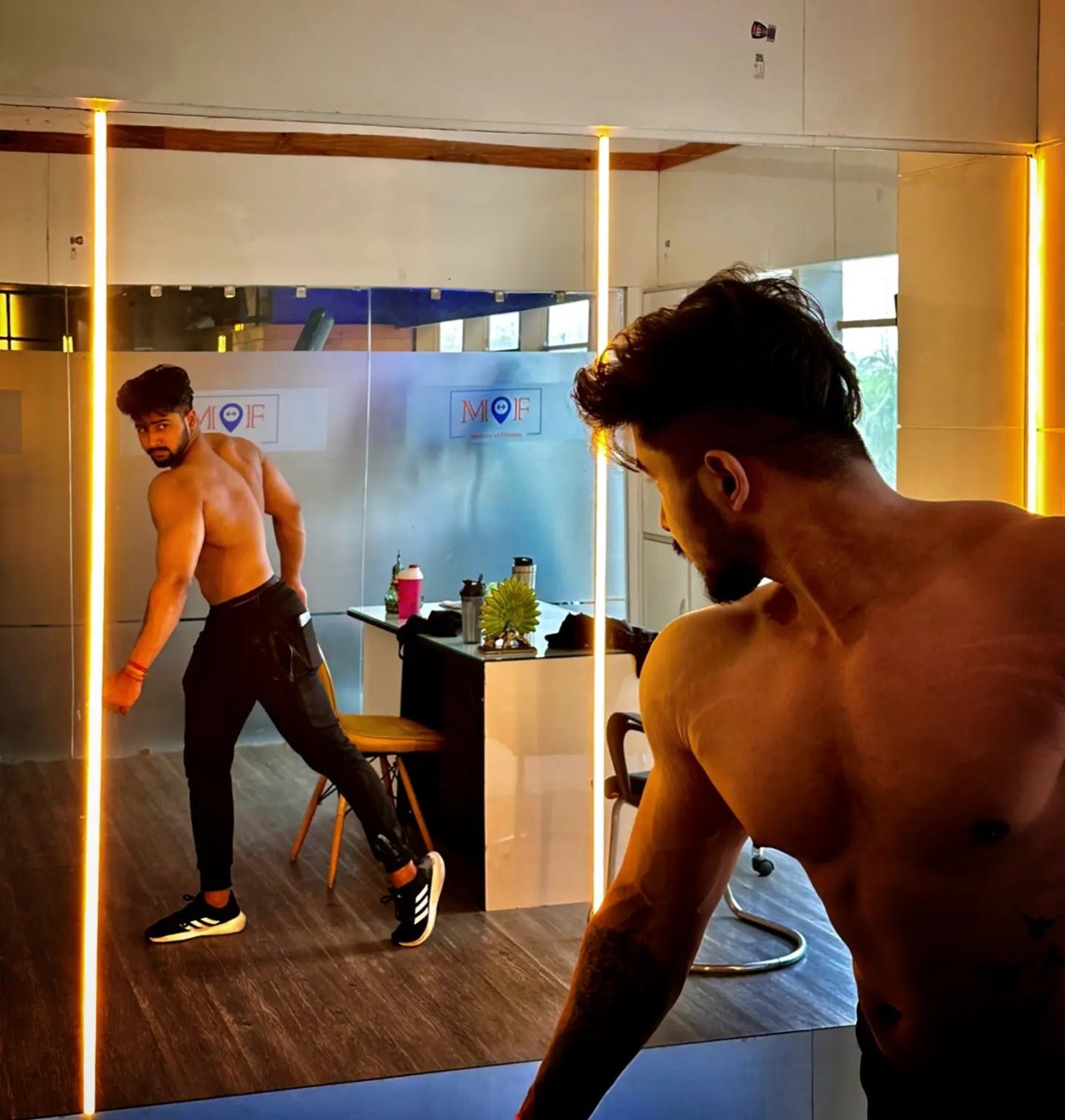 snake8523's tweet photo. Strong. Determined. No excuses. https://t.co/R1mHleXM4K
