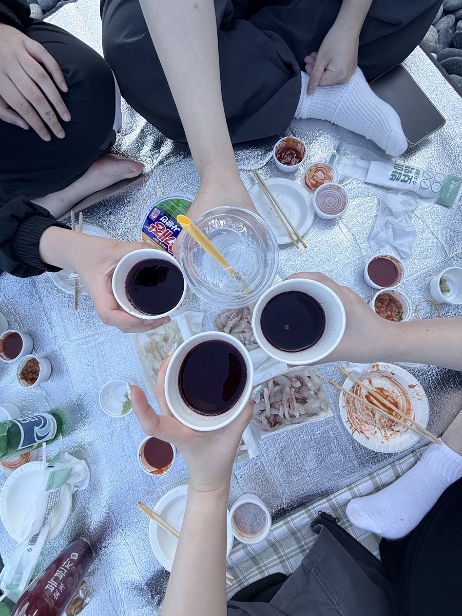 geu____lum's tweet photo. 운전자 1명 나머지3명복소사 존나마시기 https://t.co/VIYlDAId9V