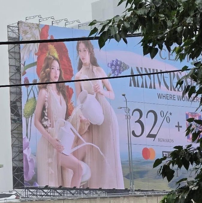 namtanfilmss's tweet photo. NamtanFilm Big Billboard :  

- Central Mall
- Supalai 
- Sea Game
- OPPO 

NamtanFilm are that one gl couple of Gmmtv. Their most loved, most famous, most profitable GL CP for a reason🔥🙌🏻

#น้ำตาลฟิล์ม #namtanfilm https://t.co/bLb4e1lARa