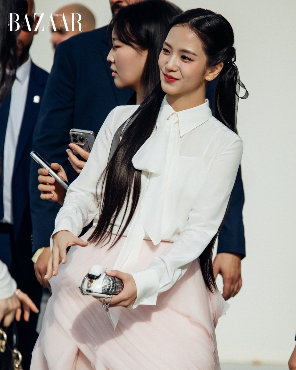 jung_5876's tweet photo. Haper's BAZAAR HK  📸✨️
https://t.co/5DG3cQNYw3

HUMAN DIOR JISOO AT PFW 
#JISOOxDiorSummer27 https://t.co/lhvMV5trpS