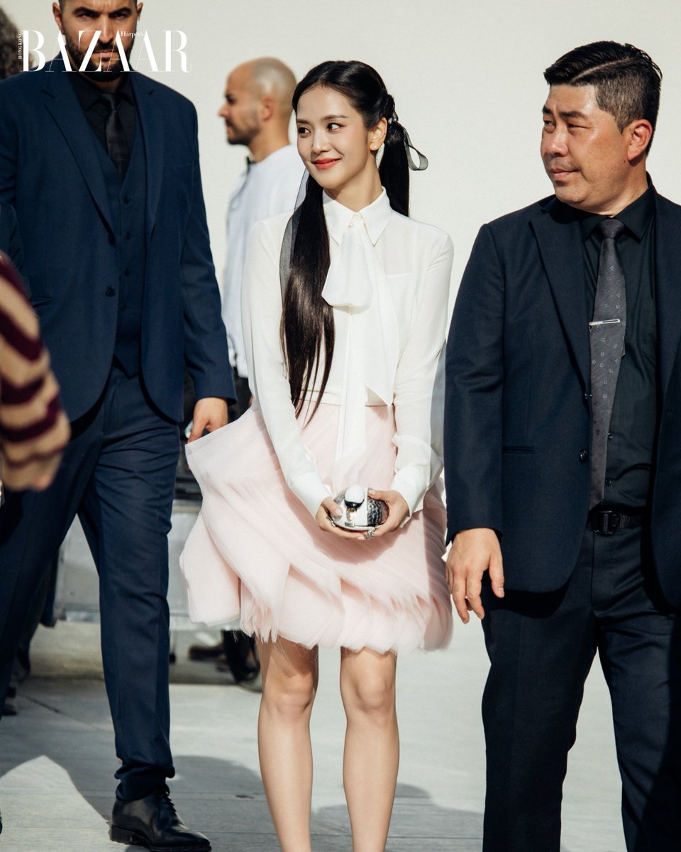 jung_5876's tweet photo. Haper's BAZAAR HK  📸✨️
https://t.co/5DG3cQNYw3

HUMAN DIOR JISOO AT PFW 
#JISOOxDiorSummer27 https://t.co/lhvMV5trpS