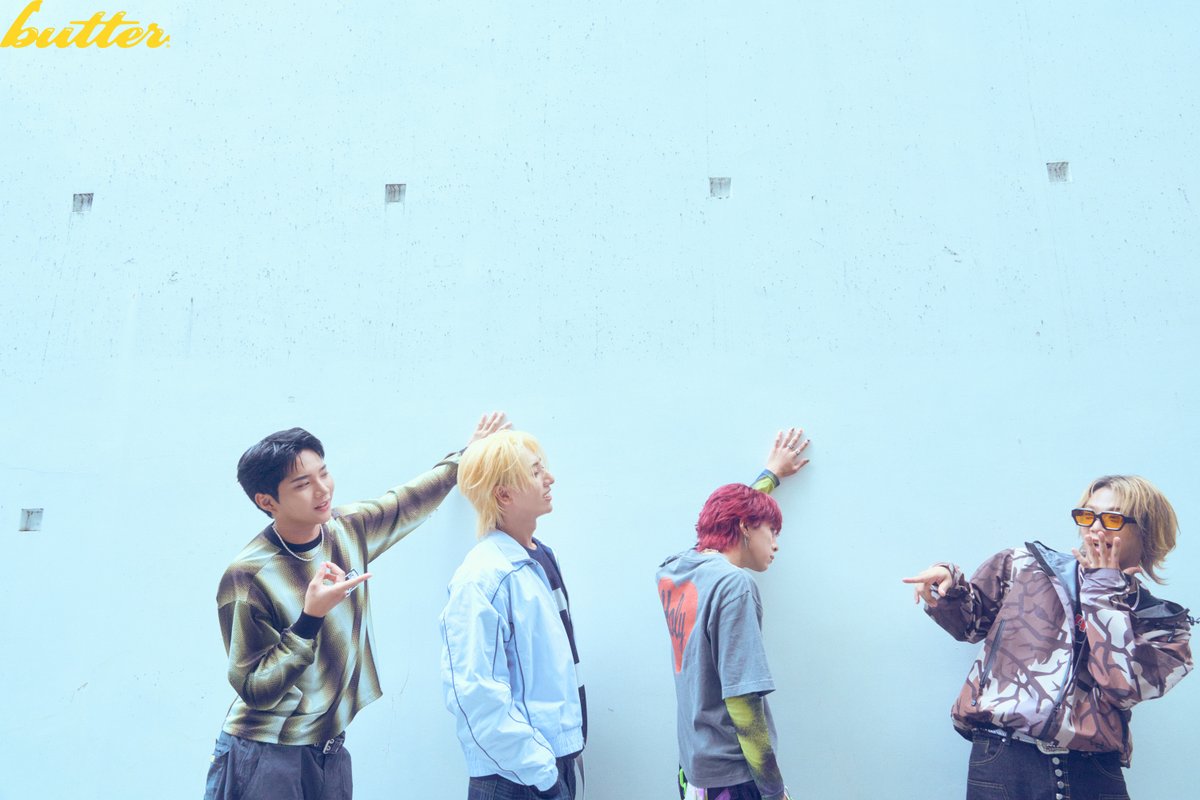 Auditionblue's tweet photo. ⋆⊹𓂃 ࣪ ˖『#butter06🧈』travelling🧳⋆⊹𓂃 ࣪ ˖

みなさまおつかれさまです🙇‍♂️

 #butter06フェスタ🎉🎊🥳

本日の未公開カット。

2組目は #OWV のみなさん🖤の四者四様のリアクション❤ 💜 💛 💙

【HMV限定「OWV」表紙・裏表紙・ポストカード特典付き】
🛒ご予約・ご購入はこちらから⬇
https://t.co/2QfHM4Bv3n

（撮影=#映美/インタビュー=#松田美保）