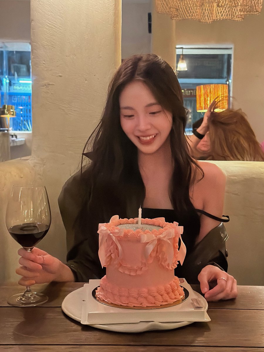 faeyetales's tweet photo. help repost please? 🩵

today is my birthday yeayyy!! 
aku ada 7 layout by request all catalog single/couple yg bisa kalian jemput <3

🍰 by reply 

tolong diramaikan hihi, terima kasih banyak! #zonauang https://t.co/b8uaHQWmL5