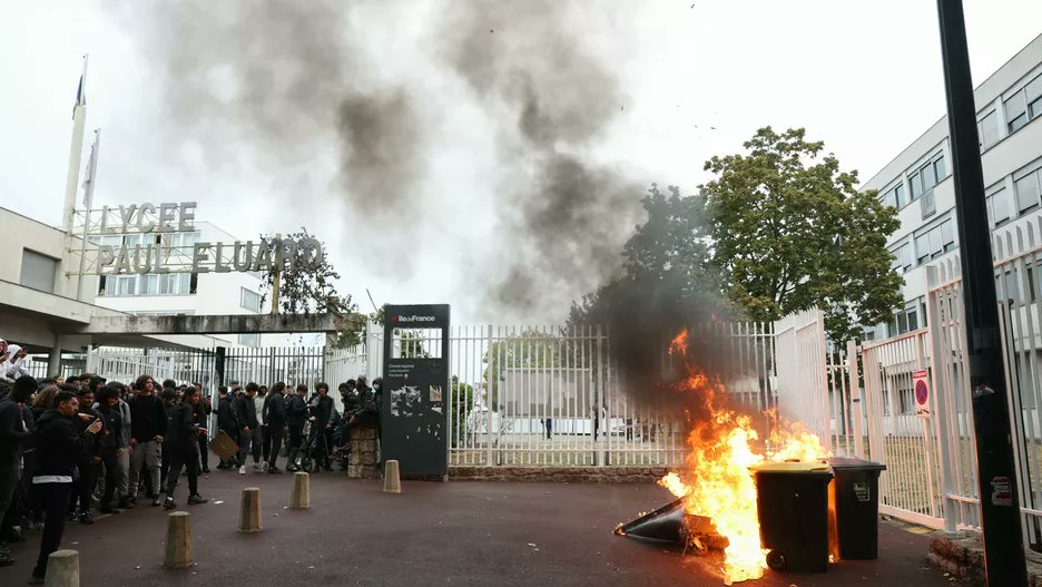CerfiaFR's tweet photo. 🇫🇷 FLASH | Le ministre de l’Enseignement supérieur Philippe Baptiste dit « craindre un embrasement national » lors de la journée de mobilisation prévue demain. https://t.co/YNce2P3DfR