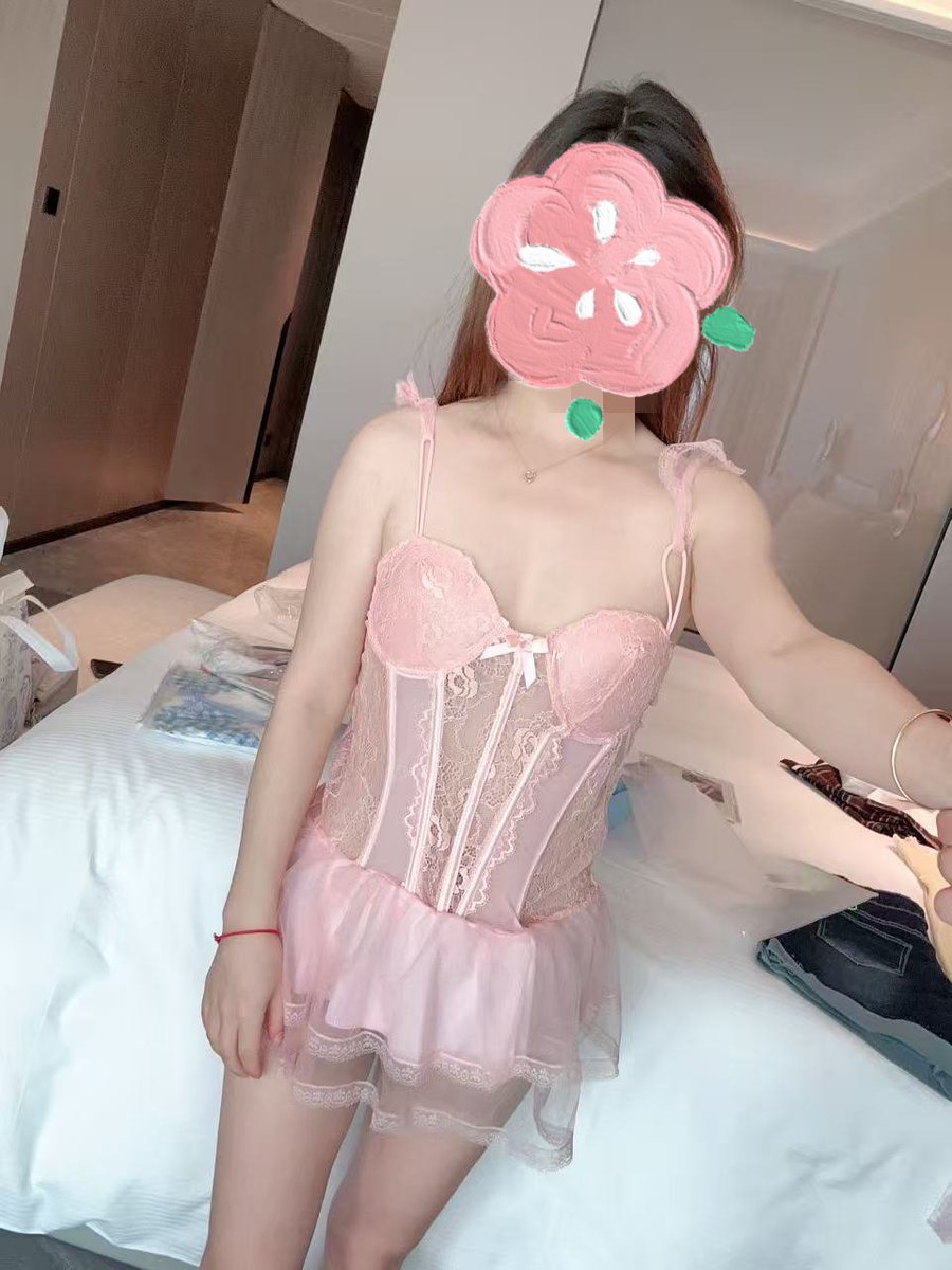 kimisness's tweet photo. 假期里有喜欢老婆穿这一套展示在你面前的嘛 https://t.co/uBdYiR61yF