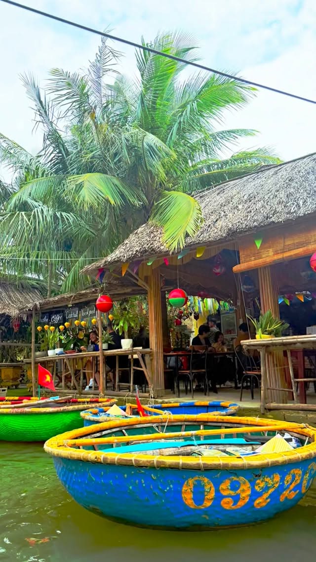 loida79424354's tweet photo. Vibing to the trending Ramba Ho on a wild coconut basket boat ride. https://t.co/ITgYysjZHz