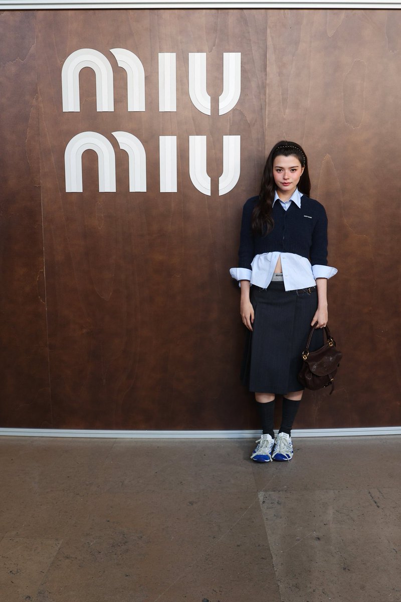 AUMTAENY's tweet photo. ทุกคนอ่านพร้อมกันดังๆว่า…(ห้ามแพ้เสียงในหัว) 🫵🏻😆

REBECCA X MIU MIU PFWSS27
#MiuMiuSS27xBecky #MiuMiuSS27
#MiuMiuPFWxBecky
#Beckysangels #BeckyArmstrong https://t.co/HxH2vXJMbg