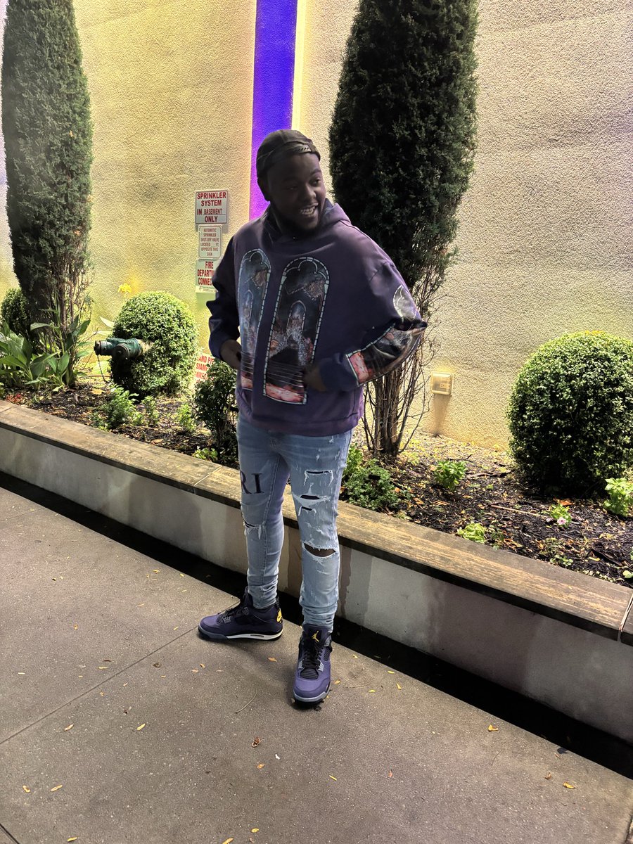 ko_bandzz021's tweet photo. 💜💜💜💜 https://t.co/Khn7SJGTjS