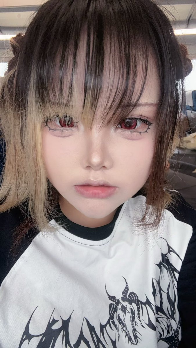 namida99T_T's tweet photo. 在车站拍的超级大笨蛋小姐 https://t.co/UGKfbC1Kze