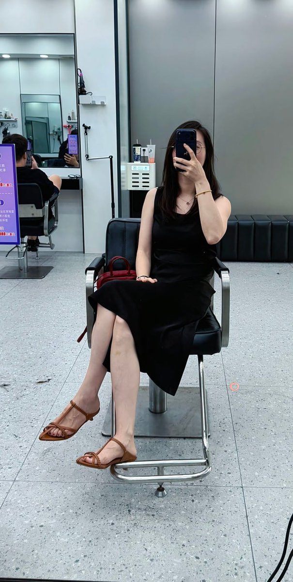 TakacoNoborder's tweet photo. 课堂上的我讲规矩，放假的我只想被你破规矩，刚做完头发黑裙子还没换，今晚要不���过来检查作业？ https://t.co/P7JBYnkziG