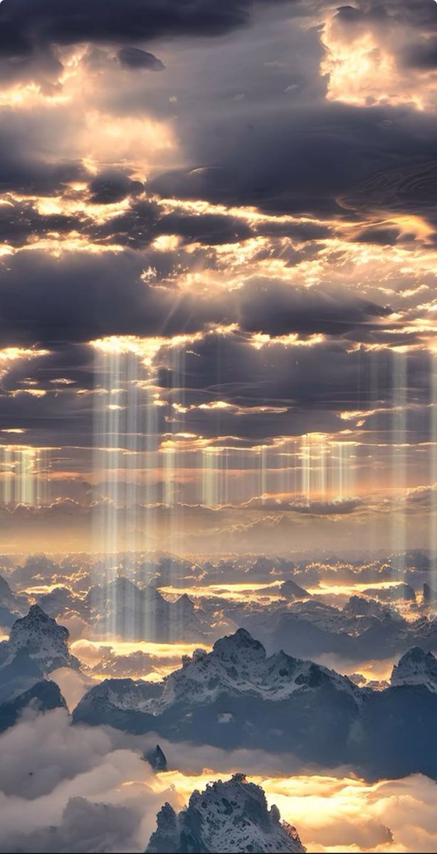 natureaest's tweet photo. Lost in the magic of the clouds. ☁️✨ https://t.co/qdC3bur92a