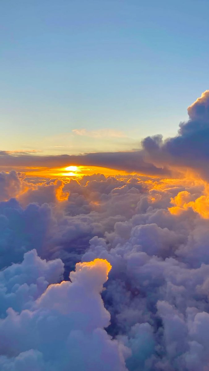natureaest's tweet photo. Lost in the magic of the clouds. ☁️✨ https://t.co/qdC3bur92a