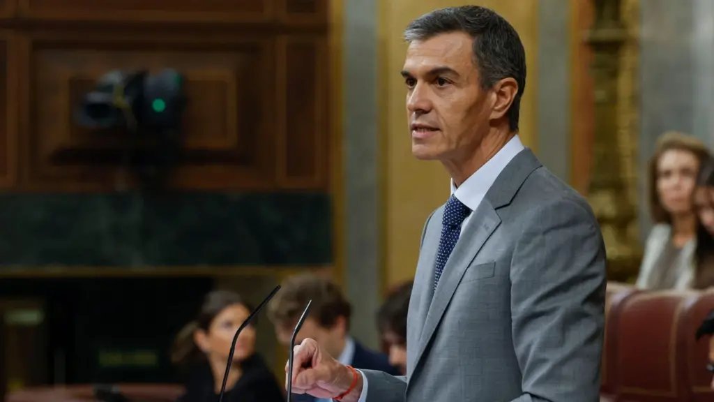 BBCBreakfast's tweet photo. Spain's prime minister Pedro Sanchez has called a snap election on November 29th this year.

An election was originally scheduled for the summer of 2027.

https://t.co/8b6pwt5P28 https://t.co/WJDs48Du1u