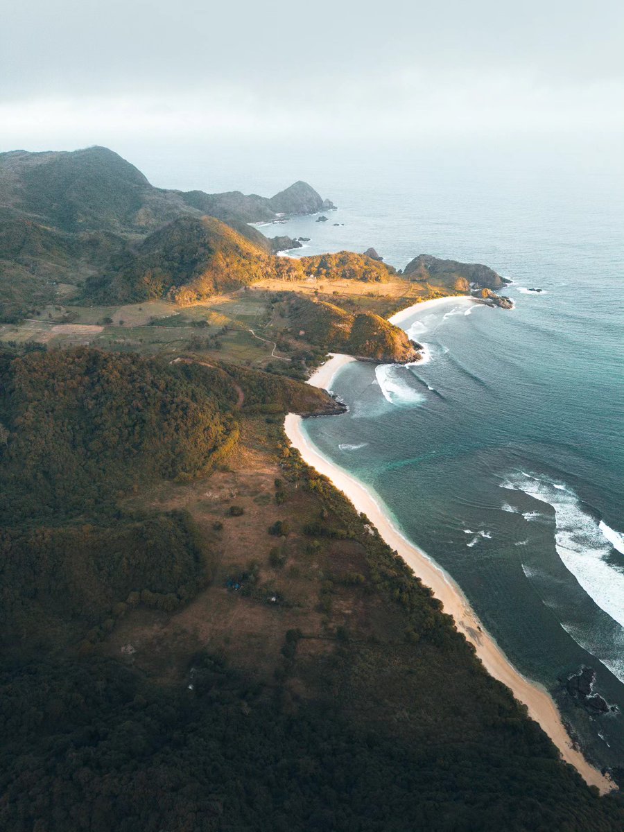 dfsn18's tweet photo. Lombok’s beaches are absolutely unreal. https://t.co/ePW88PKUAe