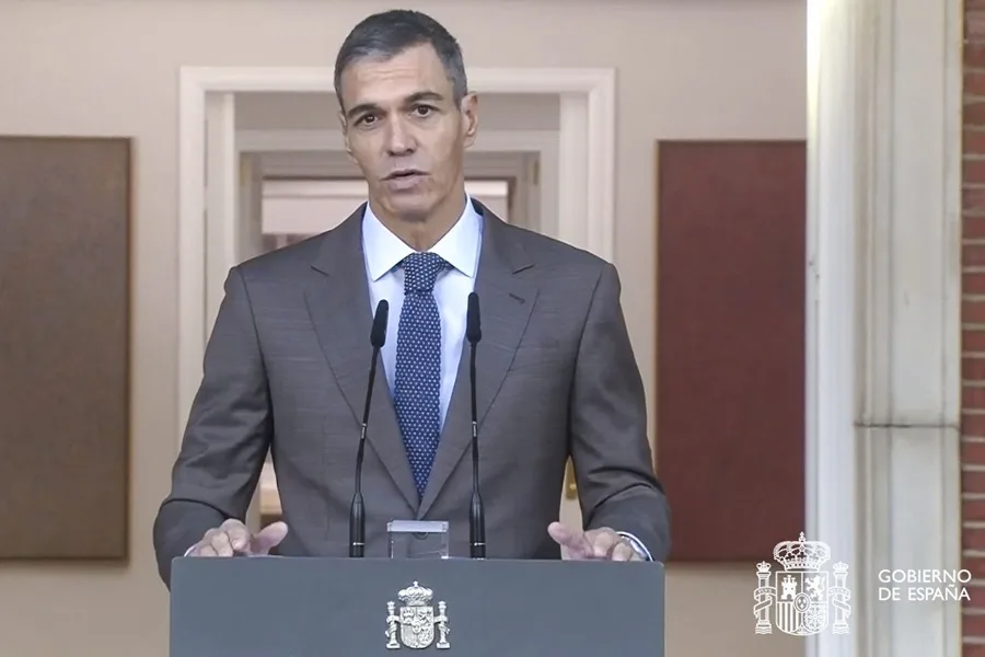 goonielor's tweet photo. Se acabó la legislatura de Sánchez, la peor que se recuerda en democracia. Una investidura a cambio de una ley de amnistía a la carta, sin Presupuestos, la inflación disparada, pérdida de poder adquisitivo, el problema de la vivienda, la crisis de Ceuta, la corrupción endémica del PSOE y del Gobierno, ministros en la cárcel, las cloacas de Leire, días de reflexión, el caso Begoña Gómez, la separación de poderes en entredicho, señalamiento de jueces y periodistas, el control total de RTVE, un gobierno más centrado en ser la oposición de la oposición que en gobernar...

Y así podríamos seguir durante horas.