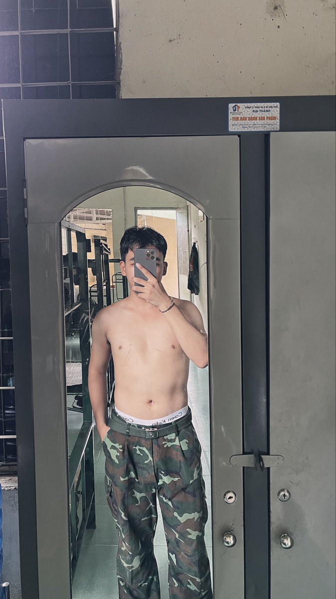 KitChannt9et's tweet photo. Nếu cảm thấy chán nản thì đi bộ đội 🤣 https://t.co/Q0AzKQSvHT