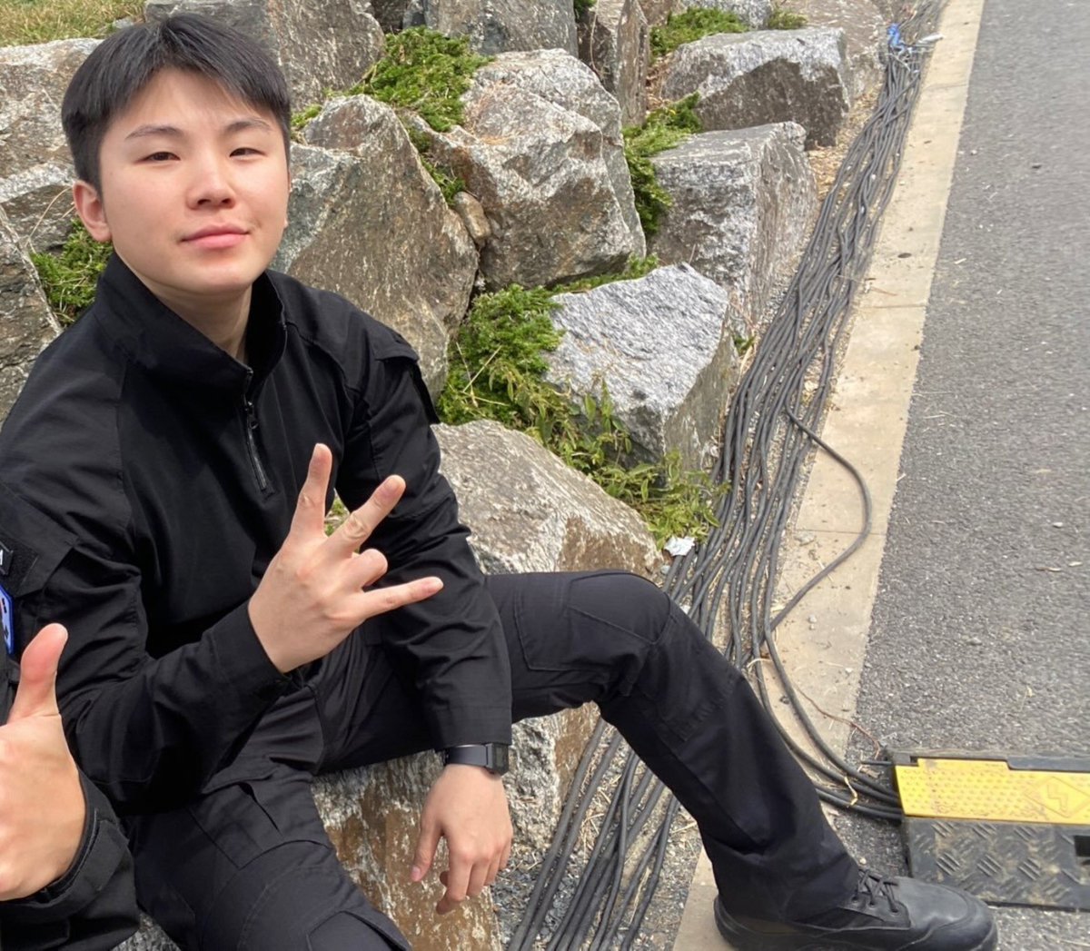 aludraexe's tweet photo. manspreading woozi omg 🫠 https://t.co/hFGi3Ce2n7