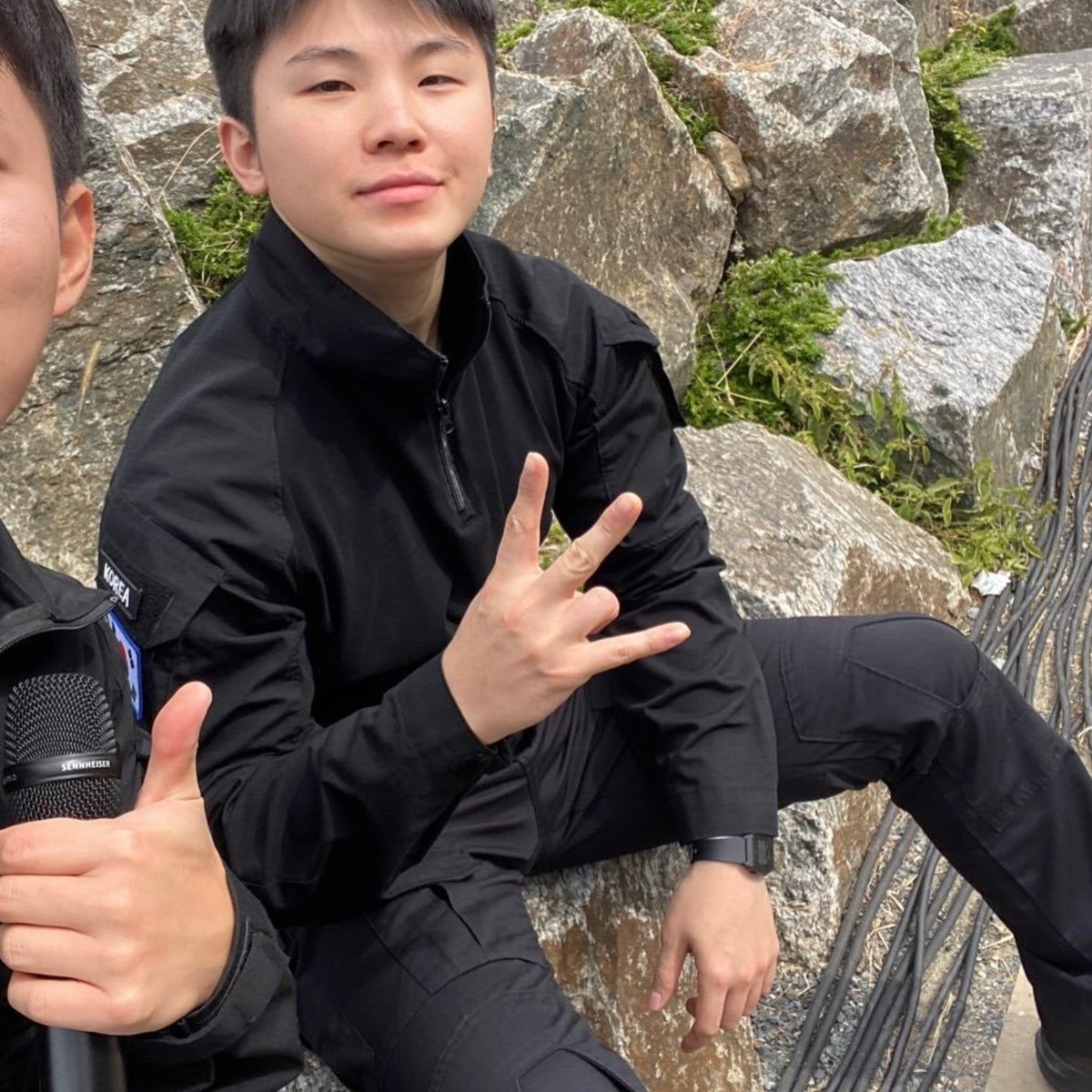 aludraexe's tweet photo. manspreading woozi omg 🫠 https://t.co/hFGi3Ce2n7