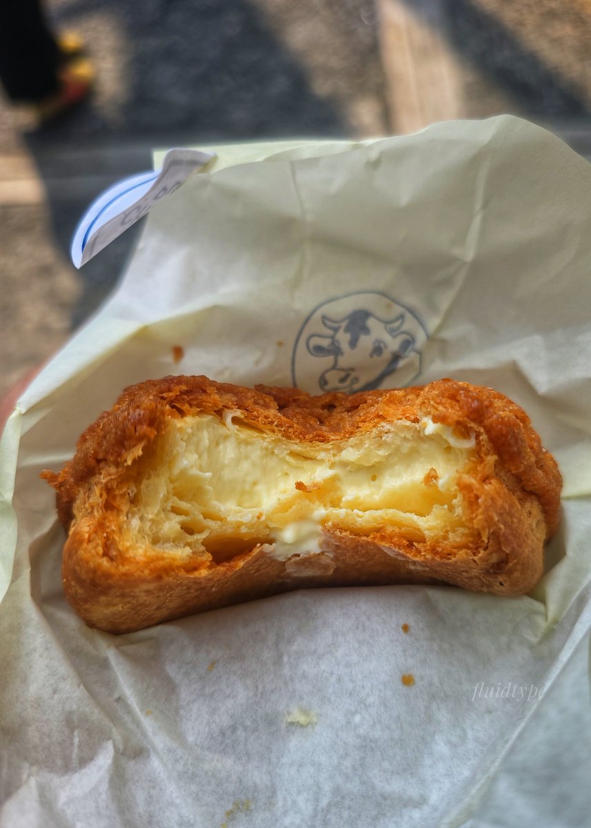 fluidtype's tweet photo. I need to stay away from malls that have a Tokyo Milk Cheese Factory. I'll blurt out "one rare cheese puff, please" way before my self-control kicks in, and I'm dangerously close to making this a weekly habit.

#pastries https://t.co/aZInyOCdom