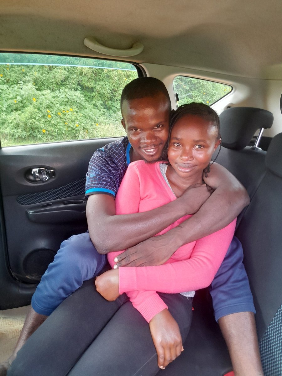 kijanayaMMU_'s tweet photo. Kenyan.                            South African
Couple.                                  couple. https://t.co/BWsU6mFoe9