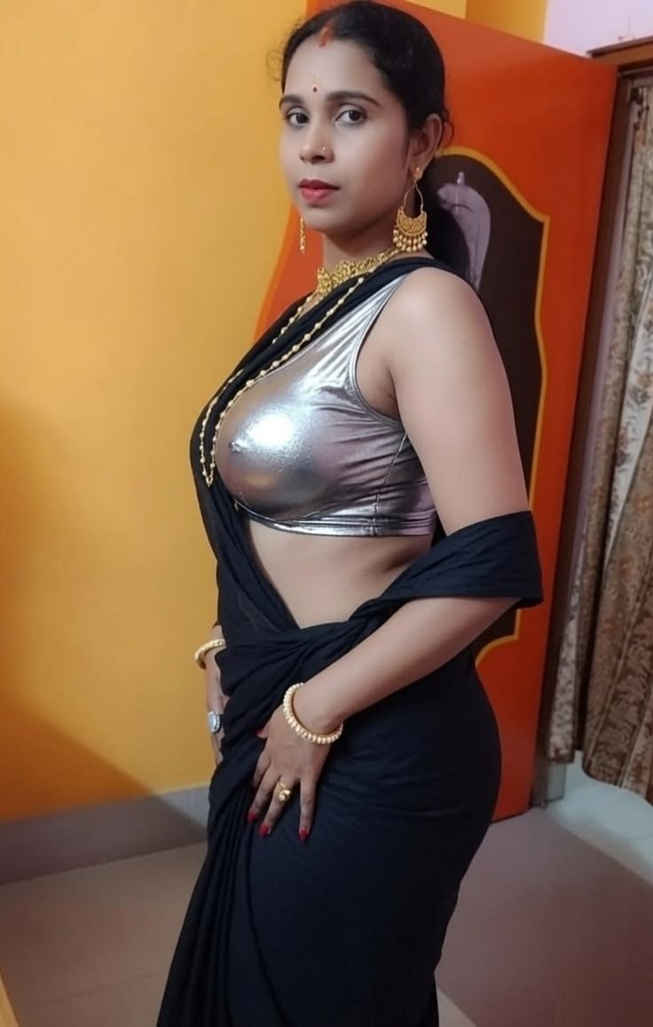 1983Anamika's tweet photo. मैं खामोश हूं, मगर दिल में हलचल सी है,
तुम्हें देखने के बाद 
तेरी नज़दीकियों की आज फिर तलब सी है। 

लोग कहते हैं 
खामोश तस्वीर क्या जवाब देगी,
उन्हें क्या पता हर खामोशी में तेरी आवाज़ 
बसती है.. https://t.co/OHC2FkGQg2