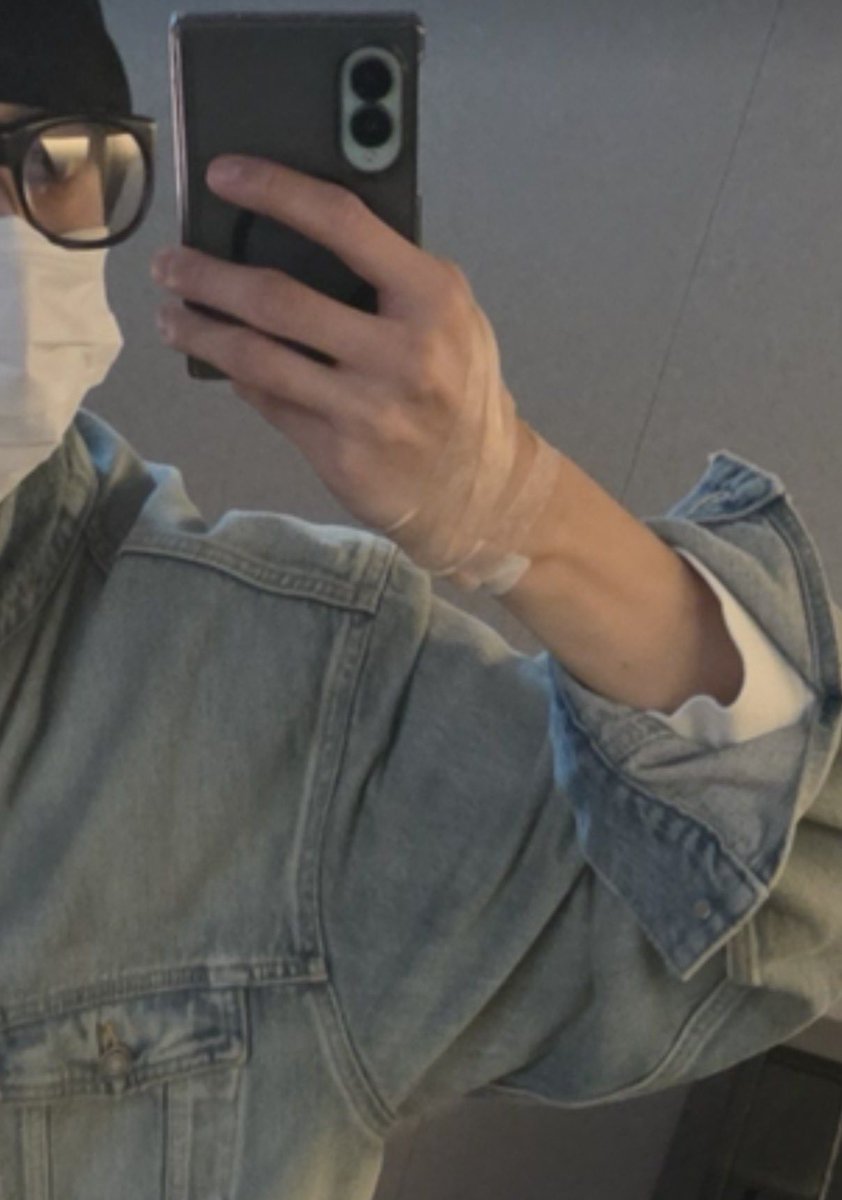 nuoton_'s tweet photo. 우리애손왜이런지설명해줄사람 https://t.co/ZkEaIEKFdg