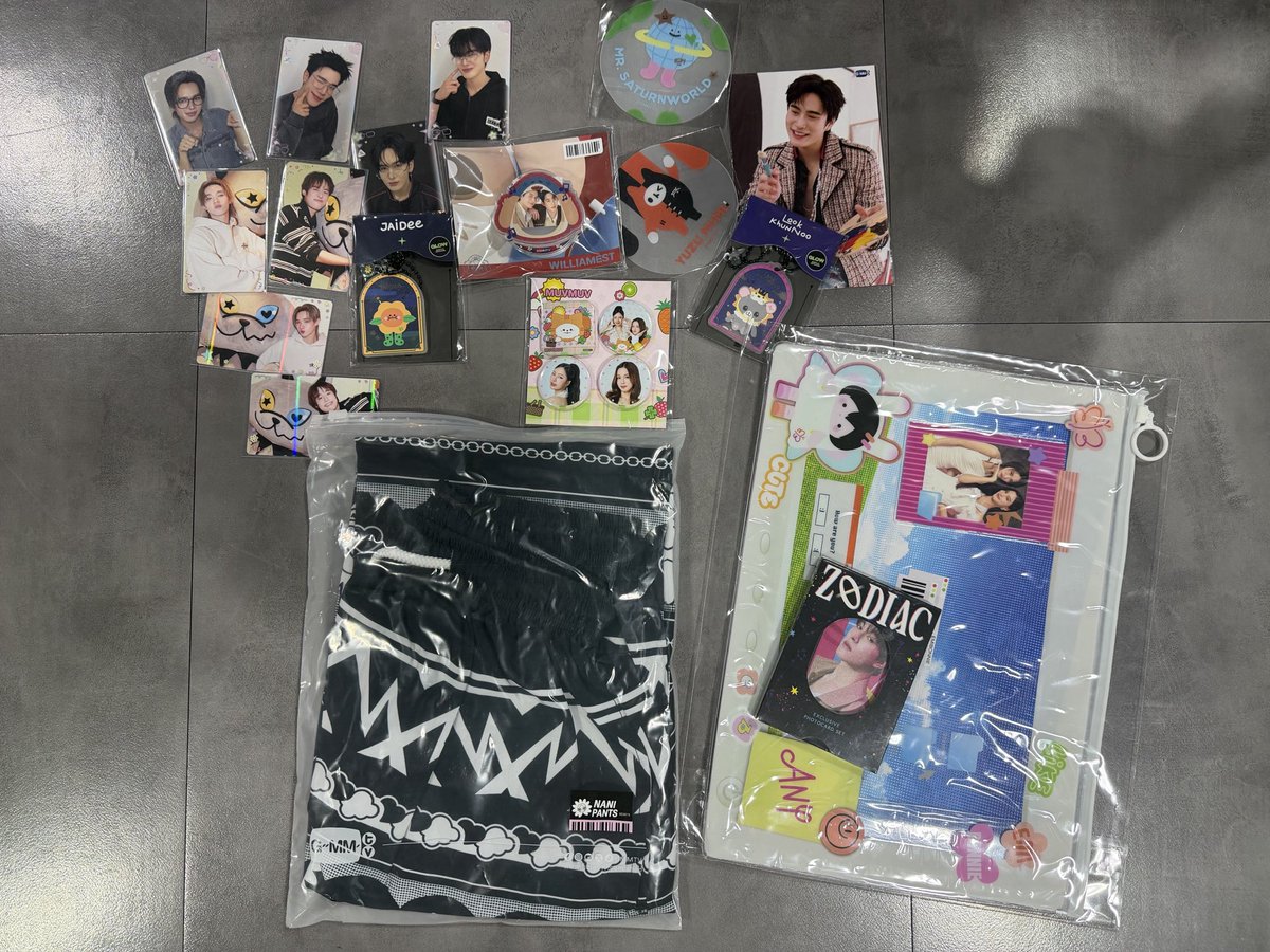 cherry08313's tweet photo. wts 
F2F at union mall today

 #GMMTVFANIVAL2026HappyFamily 
#ตลาดนัดgmmtv https://t.co/fMyCcORYJj