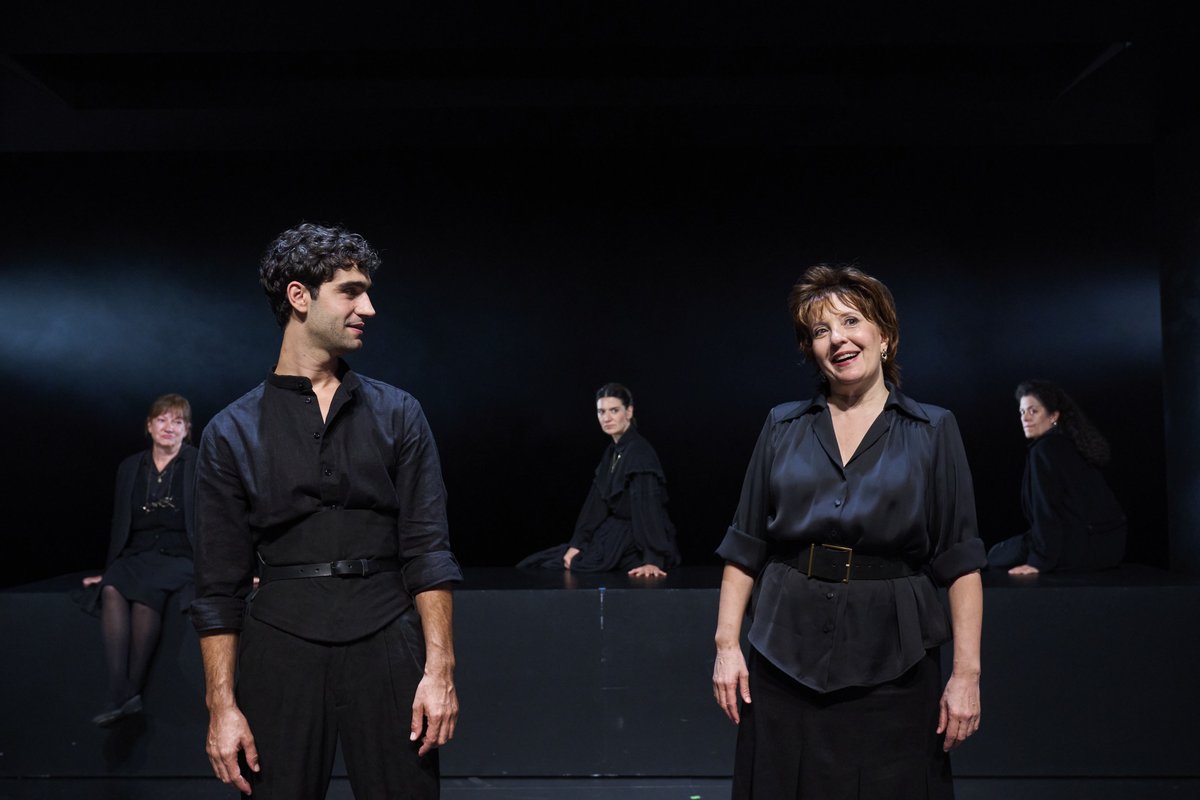 ForesJuliana's tweet photo. Si la pluja i les eleccions ho permeten, avui al @BadalonaMati parlarem dels 50 anys del @teatrelliure, la pròxima estrena de la @DramaticaCircol i un text fascinant: #ElCadell de @josepmariamiro al @teatrenacional.
Sintonitzeu Ràdio Ciutat de Badalona (@bdncom) d'11:45h a 12h! https://t.co/0Ltq74mzCW