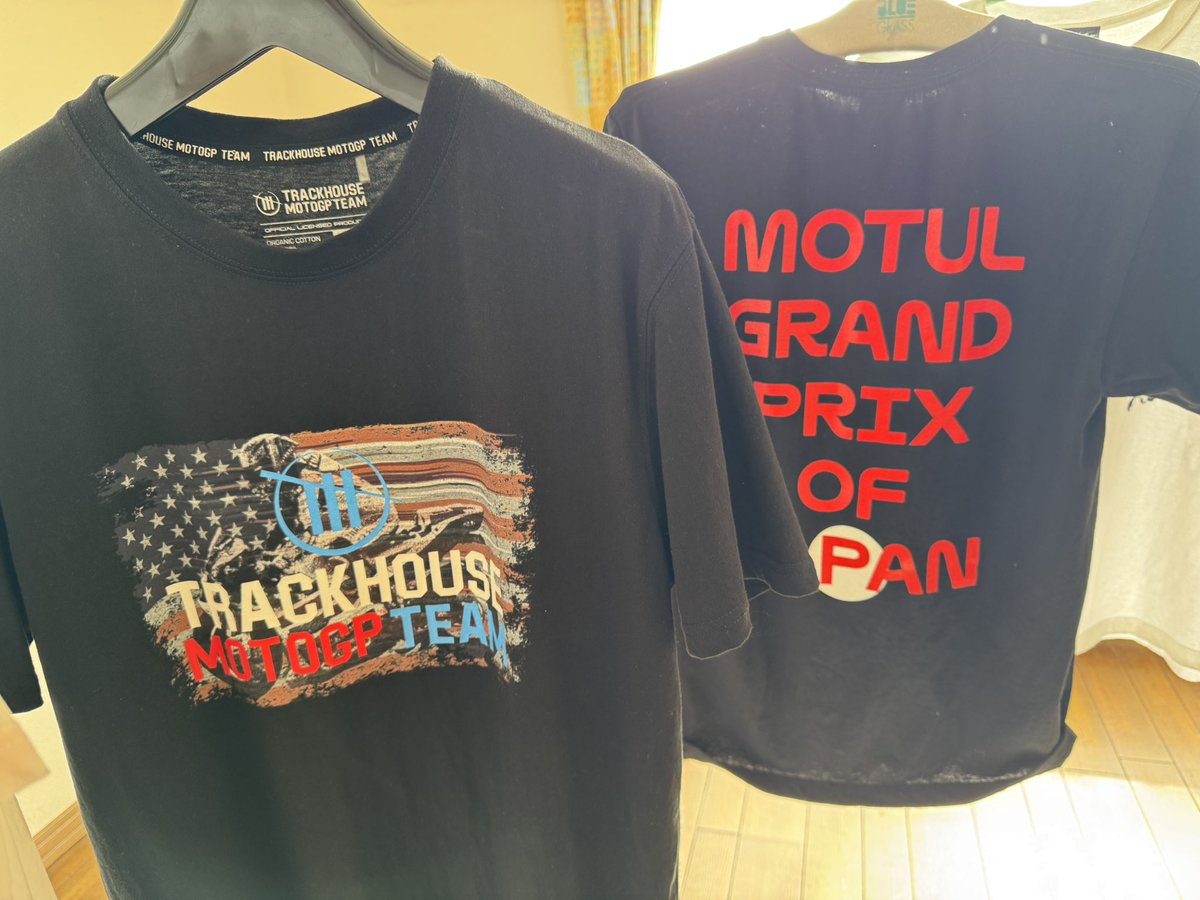 F2N421246's tweet photo. motogpで今年買ったTシャツは当たりかな？2枚で1万円くらいか？ https://t.co/Ma2XcdJyRc