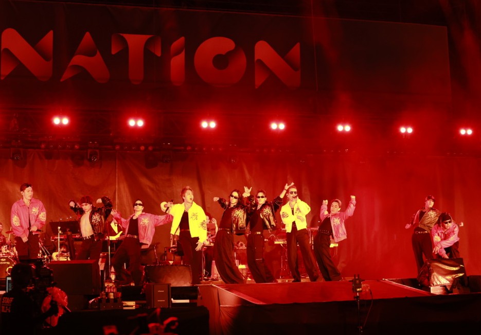 exnews24's tweet photo. 【記事】EXILEが13年ぶりa-nation登場！ATSUSHIの「come back again！」でスタート ZOOのカバー「Gorgeous」も披露 #EXILE

https://t.co/3eKaBukjzm https://t.co/4hrq3QCBzt