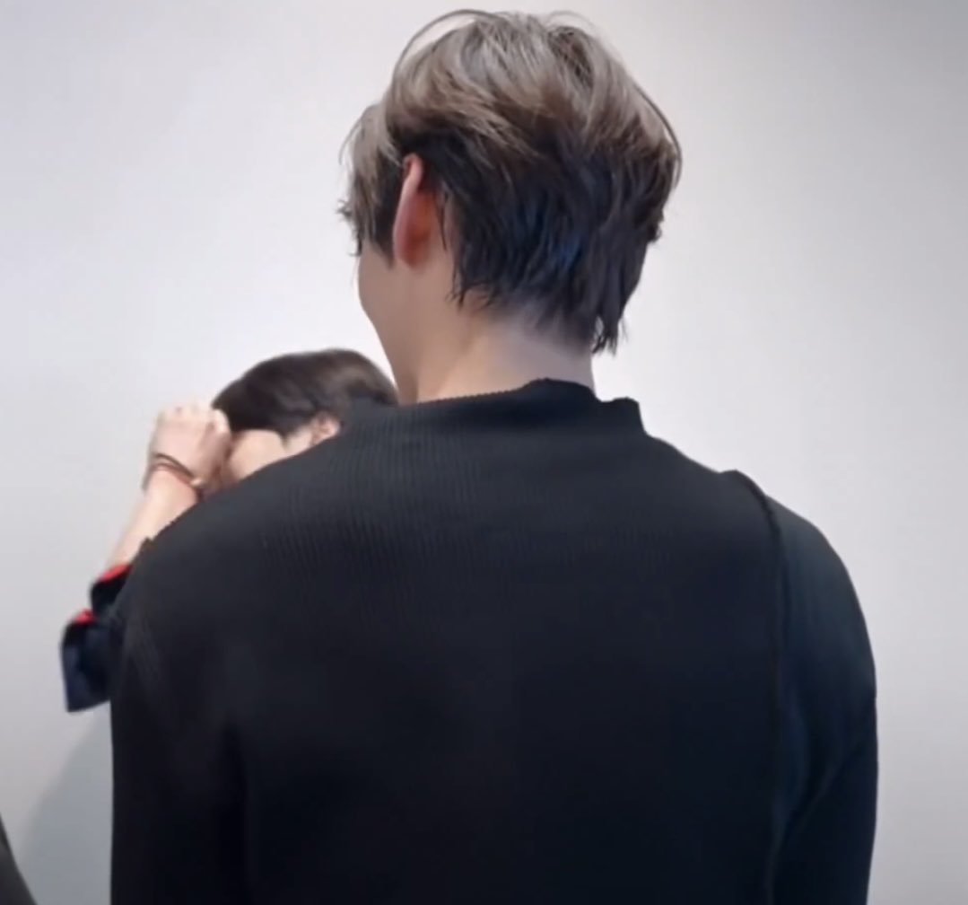 kong0319_'s tweet photo. 남자 등짝 쪽 .. ♡ https://t.co/4PwUVSoM7o