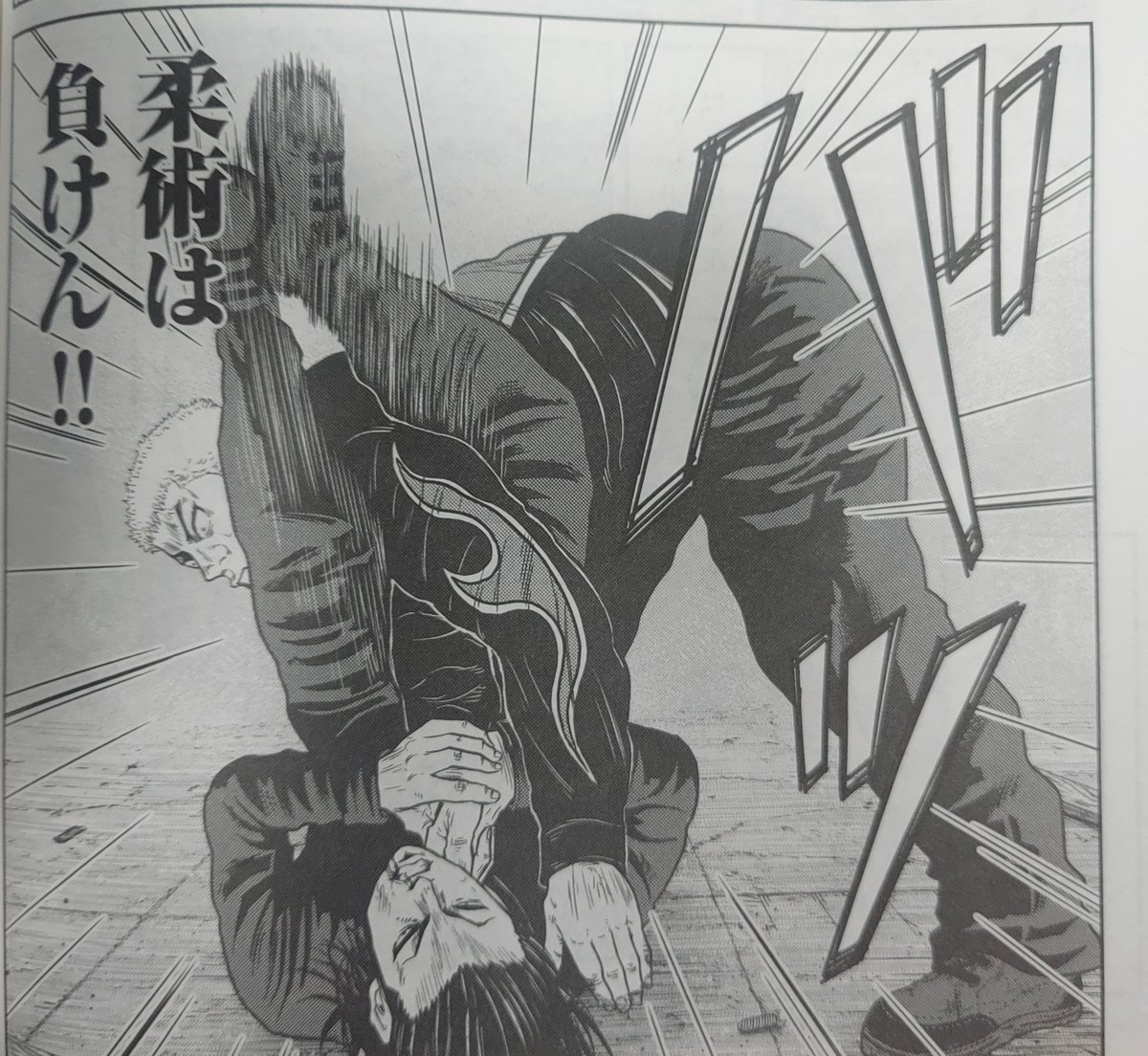KAZU_YANSE's tweet photo. ROLLS第14話、本日発売の
ヤングキングBullに掲載されて
ますのでよろしくお願いいたします

カバーで丑満が着用してる
黒の柔術着は、『龍虎』さんの
JIN GEAR柔術衣 Momiji model
 # 102です🥋

初めて実在の柔術着を着用
させていただきました!
どうもありがとうございました! https://t.co/a5wJSEsoYp