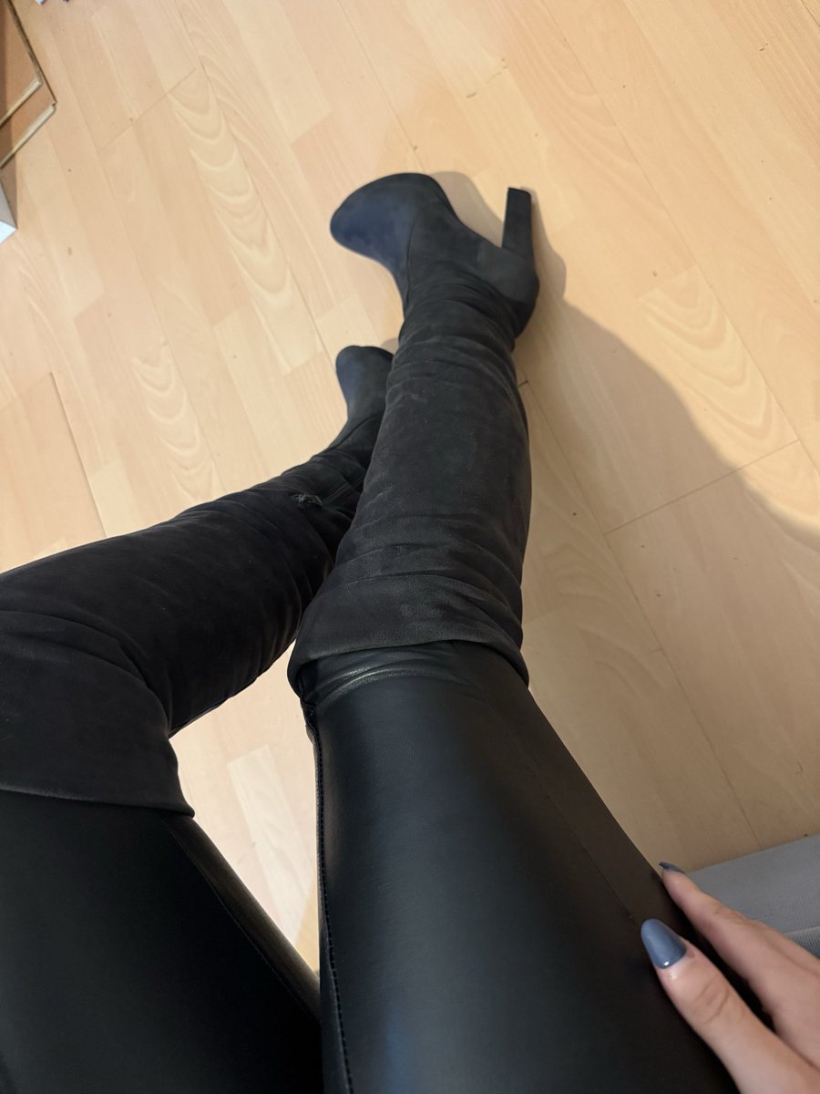 HerrinSteffi96's tweet photo. Guten Morgen☀️ heute ist Montag ihr wisst was das heißt für euch Loser? Genau , abdrücken bei mir! 😈💸💸 Macht euch nützlich! 

#geldherrin #geldsklaven #paypig #findom https://t.co/ZCStxqenxO
