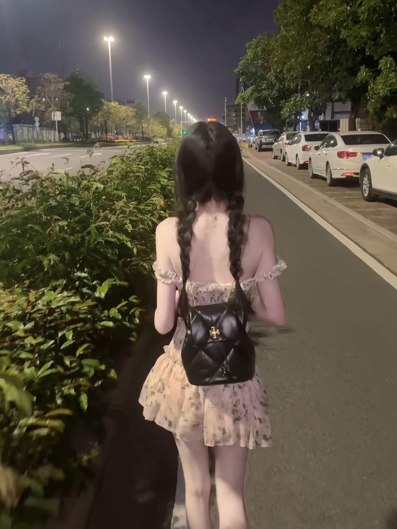 squik045391v1's tweet photo. 06年女，166cm48kg,目前在佛山度假，有没有真诚不口嗨的男生？今晚下面给你吃🛒（许愿一个抛'友）of 🍌  #女大 #佛山 https://t.co/hOm5X74HuE