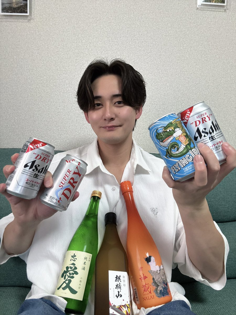 ryo_8105's tweet photo. 先日、誕生日を迎えました！🎂✨
県内外や海外からもお祝いメッセージをいただき、感謝しかありません😭

雑誌の日本酒特集、恋リアへの参加、FMラジオのパーソナリティなど…数えきれないほど濃い一年でした！

過去の経験を大切にしつつ、次はもっと新しいことへ！さらに挑戦し続ける一年にします💪 https://t.co/4BDf0Wm0q5