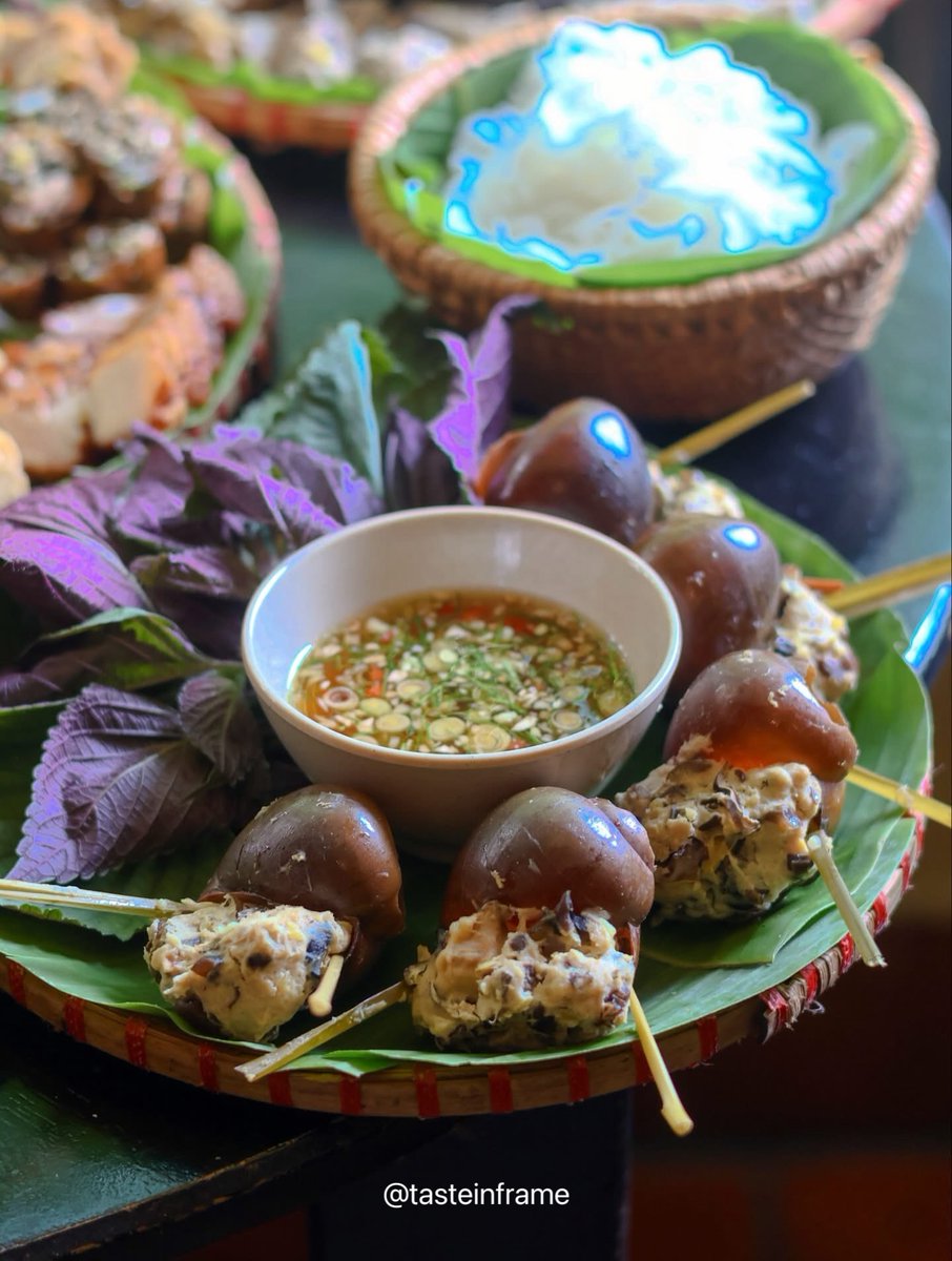 demeti_65's tweet photo. Muốn ăn món Hà Nội, ghé Đậu Homemade. Không gian ấm cúng, thực đơn đa dạng với bún đậu mắm tôm và nhiều món truyền thống. Giá từ 100. 000 đến 500. 000 đồng, phục vụ 10:00-21:00. https://t.co/8Kh1k7kyh8