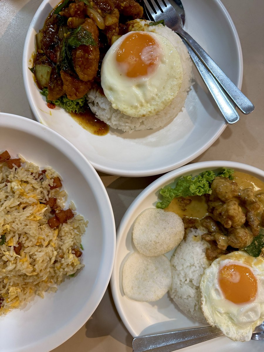 yosefkristiano's tweet photo. Cobain lunch simple ala warlok di #3MealsADay Menunya sederhana, rasanya comfort banget…
tapi antriannya? UWOW 😅 https://t.co/RWKdVZZp5y
