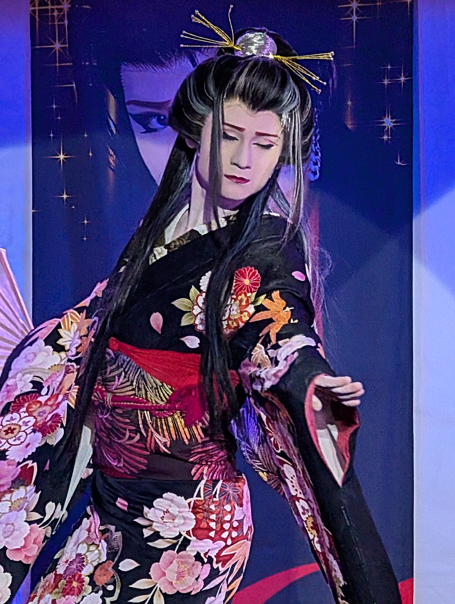 Yasuko4512's tweet photo. #古町演芸場
#劇団駒三郎

🌸R8.10.5/☀ 🏮天周祭り🏮

　　　　〜トップ舞踊〜

#南條友李愛 若座長
2代目 #山口一見 若手リーダー
#長谷川天周 https://t.co/6YsC42kmzW
