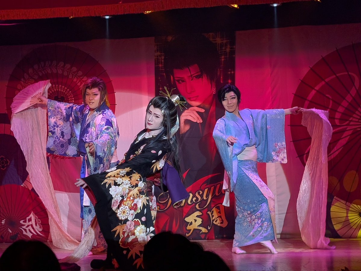 Yasuko4512's tweet photo. #古町演芸場
#劇団駒三郎

🌸R8.10.5/☀ 🏮天周祭り🏮

　　　　〜トップ舞踊〜

#南條友李愛 若座長
2代目 #山口一見 若手リーダー
#長谷川天周 https://t.co/6YsC42kmzW