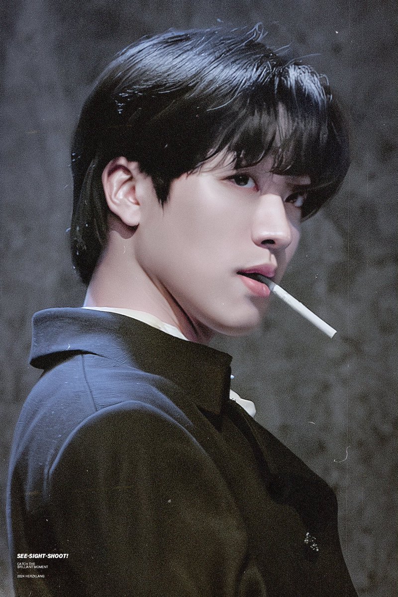 blackdog404's tweet photo. 나 본진 눈 이렇게 뜨는 거 좀 좋아해 https://t.co/LTNo4o5UMX