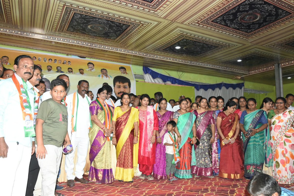 KUR_Congress's tweet photo. నేరెడ్‌మెట్ 136వ డివిజన్  మాజీ కార్పొరేటర్ శ్రీమతి కొత్తపల్లి మీనా ఉపేందర్ రెడ్డి గారు  మైనంపల్లి హనుమంత్ రావు గారి ఆధ్వర్యంలో కాంగ్రెస్ పార్టీ కండువా కప్పుకొని పార్టీలో చేరడం జరిగింది. వారితో పాటు డివిజన్‌కు చెందిన సుమారు 500 మంది నాయకులు  కాంగ్రెస్ పార్టీలో చేరడం జరిగింది. https://t.co/are5OrJnnn