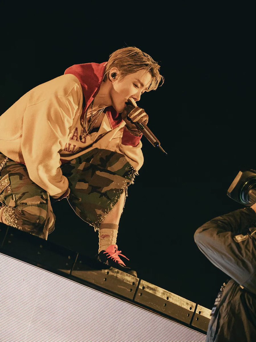 _BTSMoments's tweet photo. [📸 Instagram Post — #Jhope] (2/4)

🐿 BTS WORLD TOUR 'ARIRANG'. BOGOTA.

(https://t.co/yml8aEBzOO) https://t.co/Zy1sj5znFX