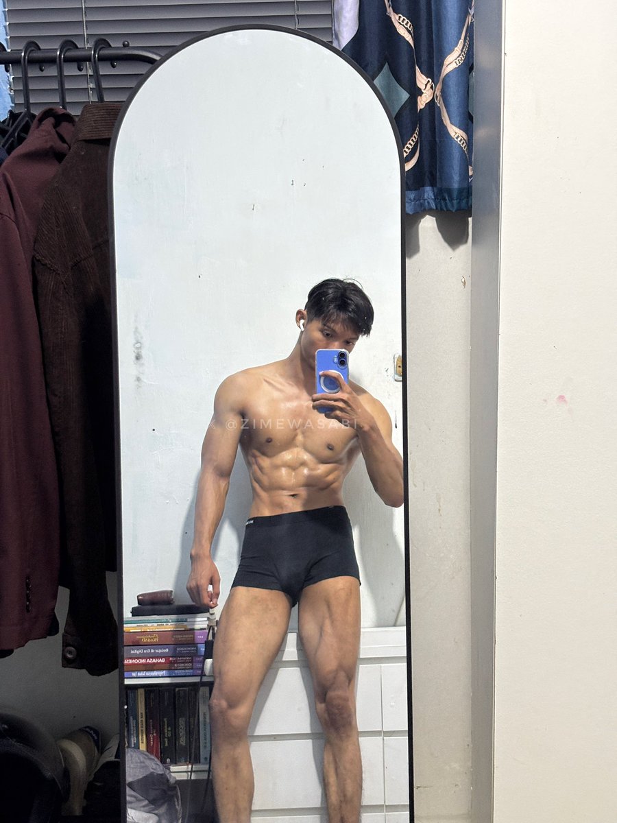 zimewasabi's tweet photo. Sekarang kalo gym hp aku taro loker,ternyata ya kalo ga pegang hp jadi fokus latihan dan ga buang buang waktu🫠 https://t.co/pfHLxmMZHe