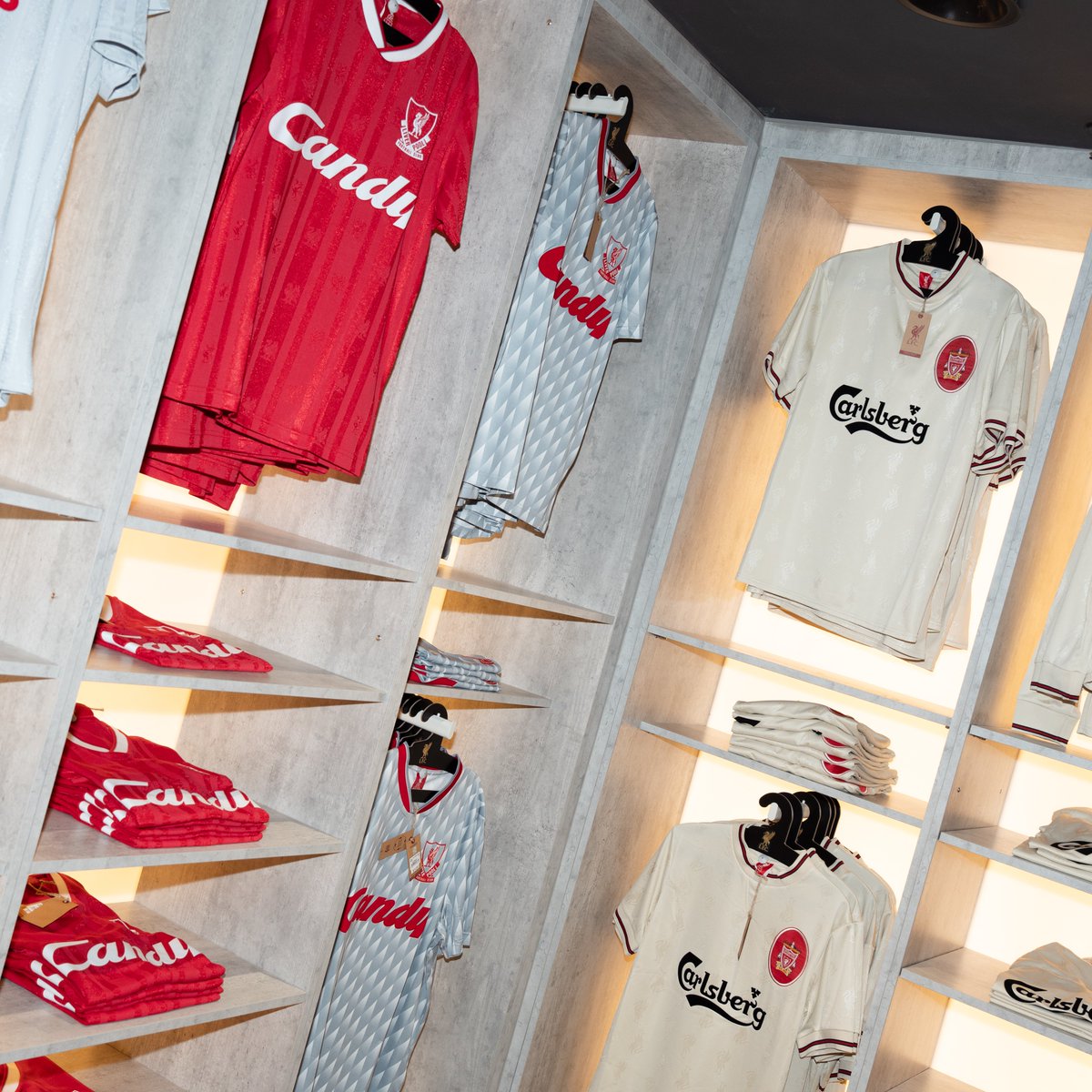 LFC's tweet photo. Lucas Leiva has officially opened our newest @LFCRetail store in Durban, marking the club’s third store opening in South Africa in just six months 🙌

🔗 https://t.co/oQVhmAqd1u https://t.co/gCw2unfCPu